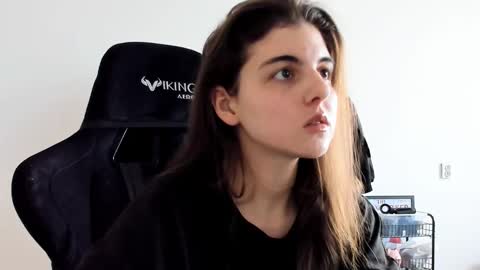 Snapshot of emmamon chatting on 02.12.26 Emma online show from 02.12.26