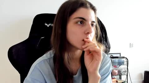 Snapshot of emmamon chatting on 04.05.26 Emma online show from 04.05.26