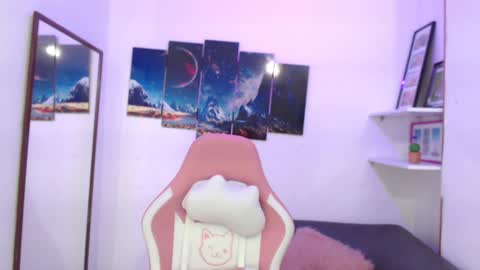 Snapshot of emmamyers_ chatting on 12.24.24 Emma  online show from 12.24.24