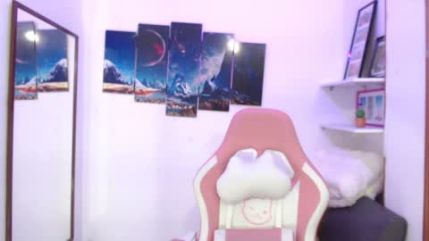 Snapshot of emmamyers_ chatting on 01.14.25 Emma  online show from 01.14.25