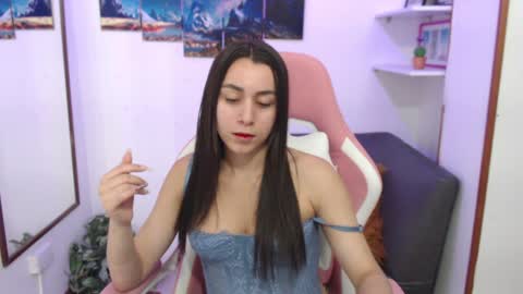 Snapshot of emmamyers_ chatting on 01.17.25 Emma  online show from 01.17.25