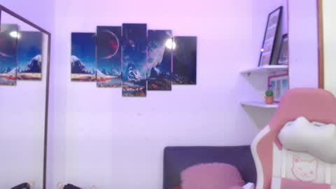 Snapshot of emmamyers_ chatting on 02.01.25 Emma  online show from 02.01.25