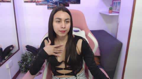 Snapshot of emmamyers_ chatting on 02.03.25 Emma  online show from 02.03.25