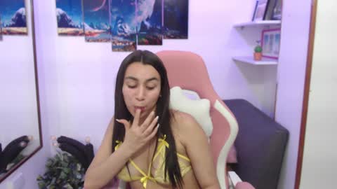 Snapshot of emmamyers_ chatting on 02.04.25 Emma  online show from 02.04.25