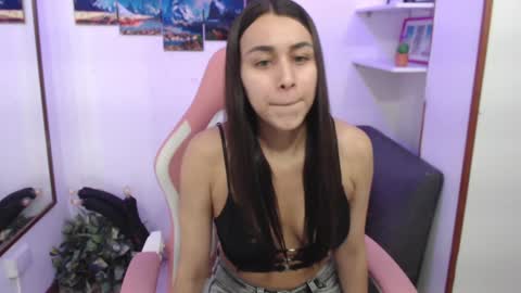 Snapshot of emmamyers_ chatting on 02.06.25 Emma  online show from 02.06.25