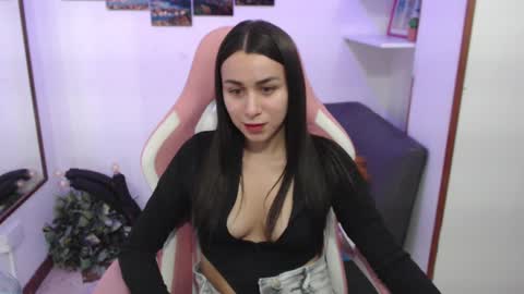 Snapshot of emmamyers_ chatting on 02.11.25 Emma  online show from 02.11.25