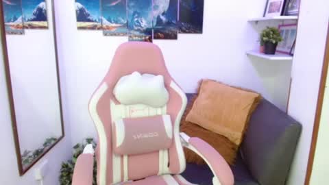 Snapshot of emmamyers_ chatting on 03.05.25 Emma  online show from 03.05.25