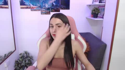 Snapshot of emmamyers_ chatting on 03.07.25 Emma  online show from 03.07.25