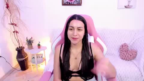 Snapshot of emmamyers_ chatting on 06.20.26 Emma online show from 06.20.26