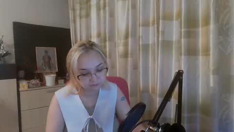 emmanoir_ online show from 02.27.25