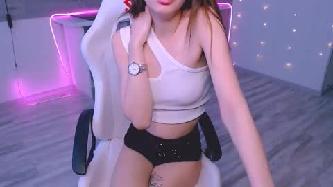 Snapshot of emmaravaan chatting on 02.17.26 Emma online show from 02.17.26