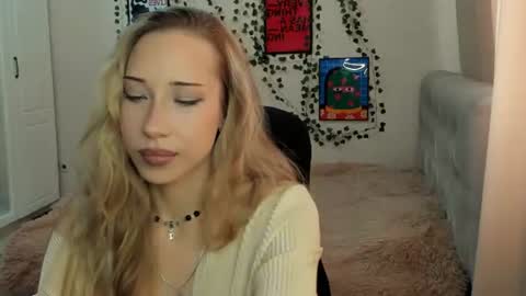 Snapshot of emmarayder chatting on 07.17.26 Emma online show from 07.17.26