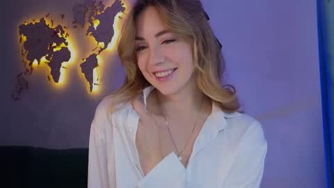 Snapshot of emmi_rosee chatting on 02.01.25 Miss Emmi online show from 02.01.25