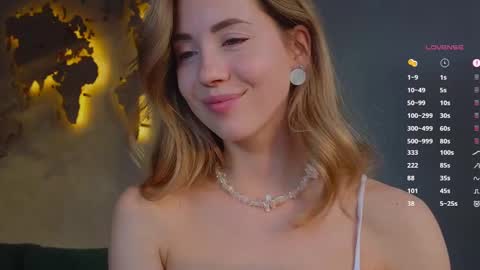 Snapshot of emmi_rosee chatting on 02.05.25 Miss Emmi online show from 02.05.25