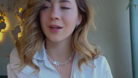 Snapshot of emmi_rosee chatting on 02.20.25 Miss Emmi online show from 02.20.25