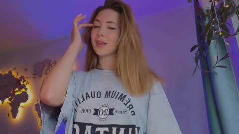 Snapshot of emmi_rosee chatting on 03.05.25 Miss Emmi online show from 03.05.25