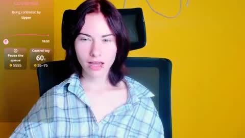 Snapshot of emmi_rossum chatting on 07.18.26 Emmi online show from 07.18.26
