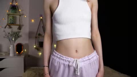 Snapshot of emmie_everly chatting on 10.05.25 emmie_everly online show from 10.05.25