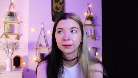 Snapshot of emmie_everly chatting on 10.08.25 emmie_everly online show from 10.08.25