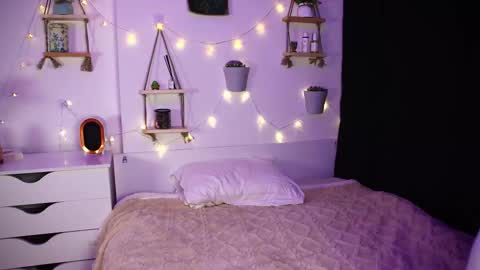 Snapshot of emmie_everly chatting on 10.09.25 emmie_everly online show from 10.09.25