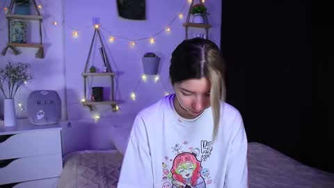 Snapshot of emmie_everly chatting on 10.11.25 emmie_everly online show from 10.11.25