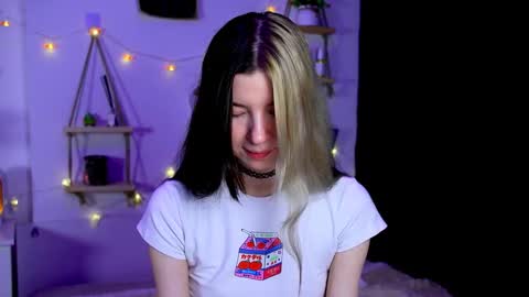 Snapshot of emmie_everly chatting on 10.15.25 emmie_everly online show from 10.15.25