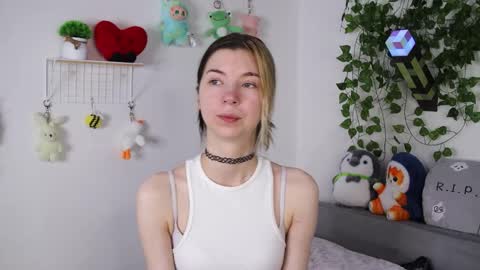 Snapshot of emmie_everly chatting on 11.14.25 emmie_everly online show from 11.14.25