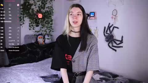 Snapshot of emmie_everly chatting on 11.23.25 emmie_everly online show from 11.23.25