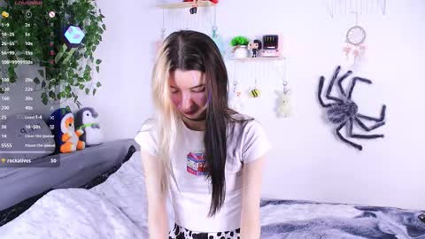 Snapshot of emmie_everly chatting on 12.16.25 emmie_everly online show from 12.16.25