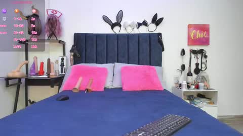 Snapshot of emmily_giraldo chatting on 02.12.25 online show from 02.12.25