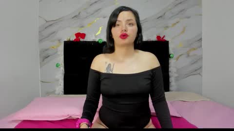 Snapshot of emmma_moon chatting on 12.03.25 Emma online show from 12.03.25