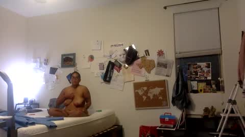 Snapshot of emmmers48 chatting on 02.20.25 Emms online show from 02.20.25