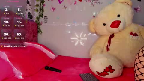 Snapshot of emmy_bloom chatting on 10.15.25 Emmy online show from 10.15.25