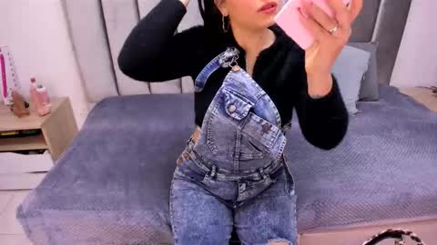 Emily  Laila  online show from 09.18.25