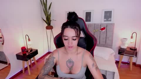 Snapshot of emmyevans1 chatting on 12.29.24 Emmy Evans  online show from 12.29.24