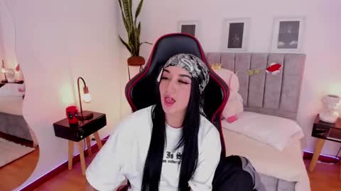 Snapshot of emmyevans1 chatting on 01.03.25 Emmy Evans  online show from 01.03.25