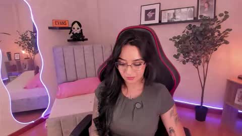 Snapshot of emmyevans1 chatting on 09.10.25 Emmy Evans  online show from 09.10.25