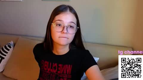 Snapshot of emory_john chatting on 11.21.25 Emory John online show from 11.21.25