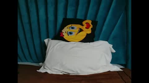 Snapshot of empressdoll395137 chatting on 10.06.25 empressdoll395137 online show from 10.06.25