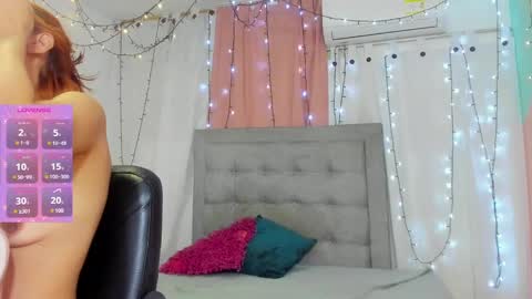 Snapshot of emy_0 chatting on 12.31.24 Emy online show from 12.31.24