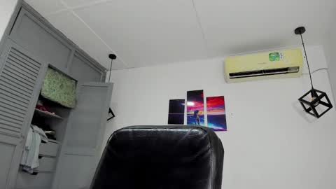 Snapshot of emy_0 chatting on 01.14.25 Emy online show from 01.14.25