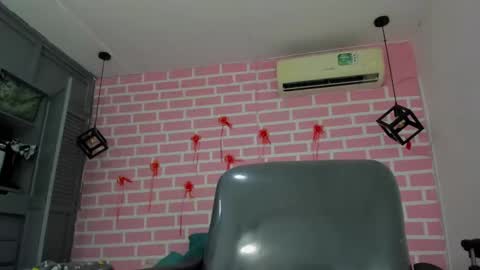 Snapshot of emy_0 chatting on 02.26.25 Emy online show from 02.26.25