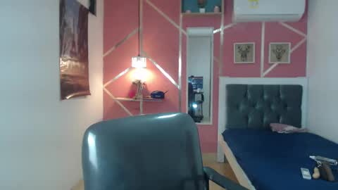 Snapshot of emy_0 chatting on 02.27.25 Emy online show from 02.27.25