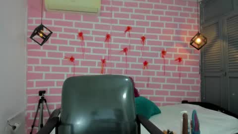 Snapshot of emy_0 chatting on 03.06.25 Emy online show from 03.06.25