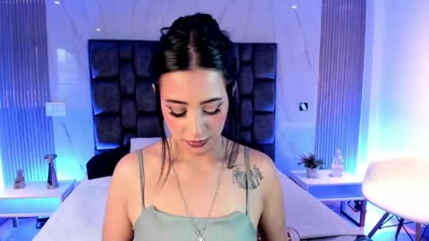 Snapshot of emy_fg chatting on 05.27.26 Emy online show from 05.27.26
