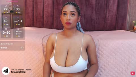 Snapshot of emy_leon chatting on 01.18.25 Emy online show from 01.18.25