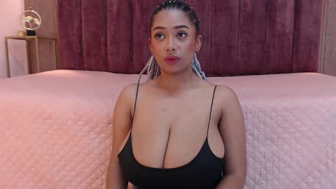 Snapshot of emy_leon chatting on 01.31.25 Emy online show from 01.31.25