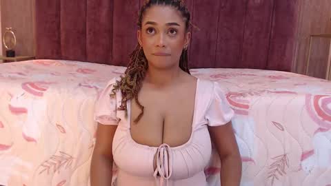 Snapshot of emy_leon chatting on 03.02.25 Emy online show from 03.02.25