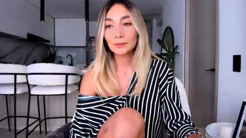 emyconneer online show from 02.22.25