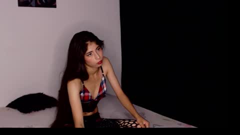 Emilly 3 Show schedule Monday to Saturday 610  Colombia time. Im free on Sundays online show from 12.19.25